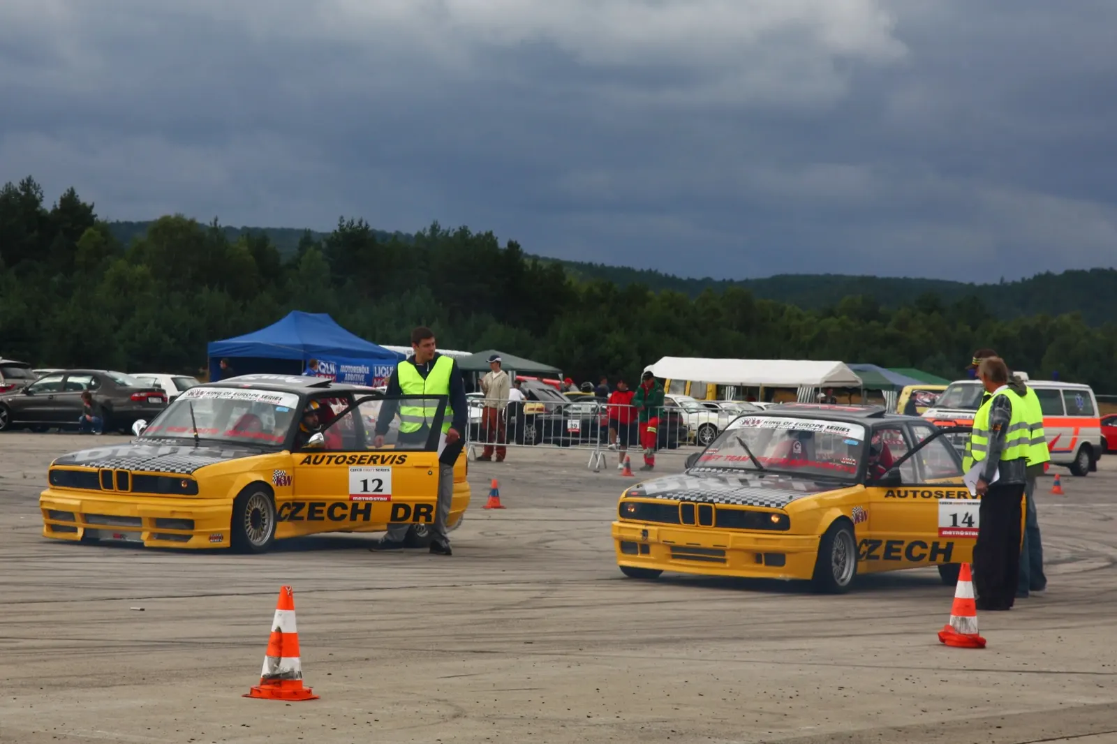 Drift auto ze sekce Bratři Bezouškové na trati