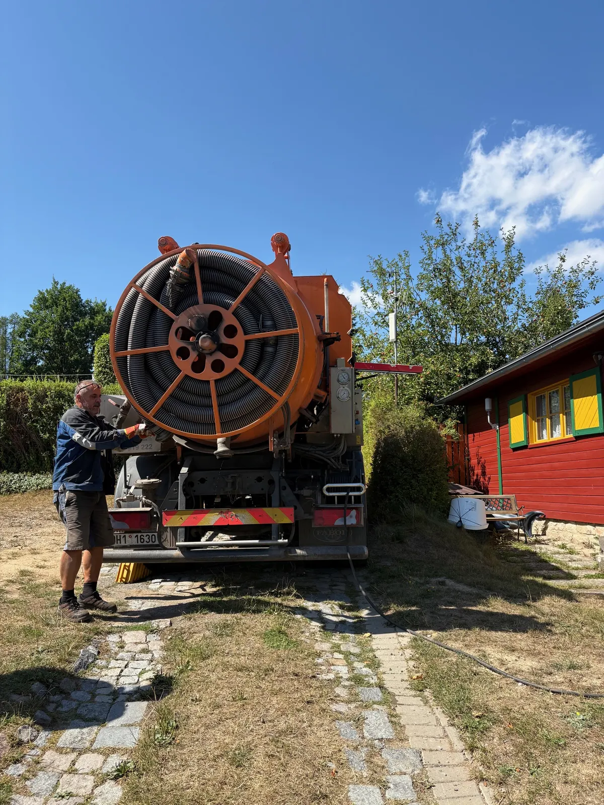 Zadní pohled na buben s navinutou sací hadicí