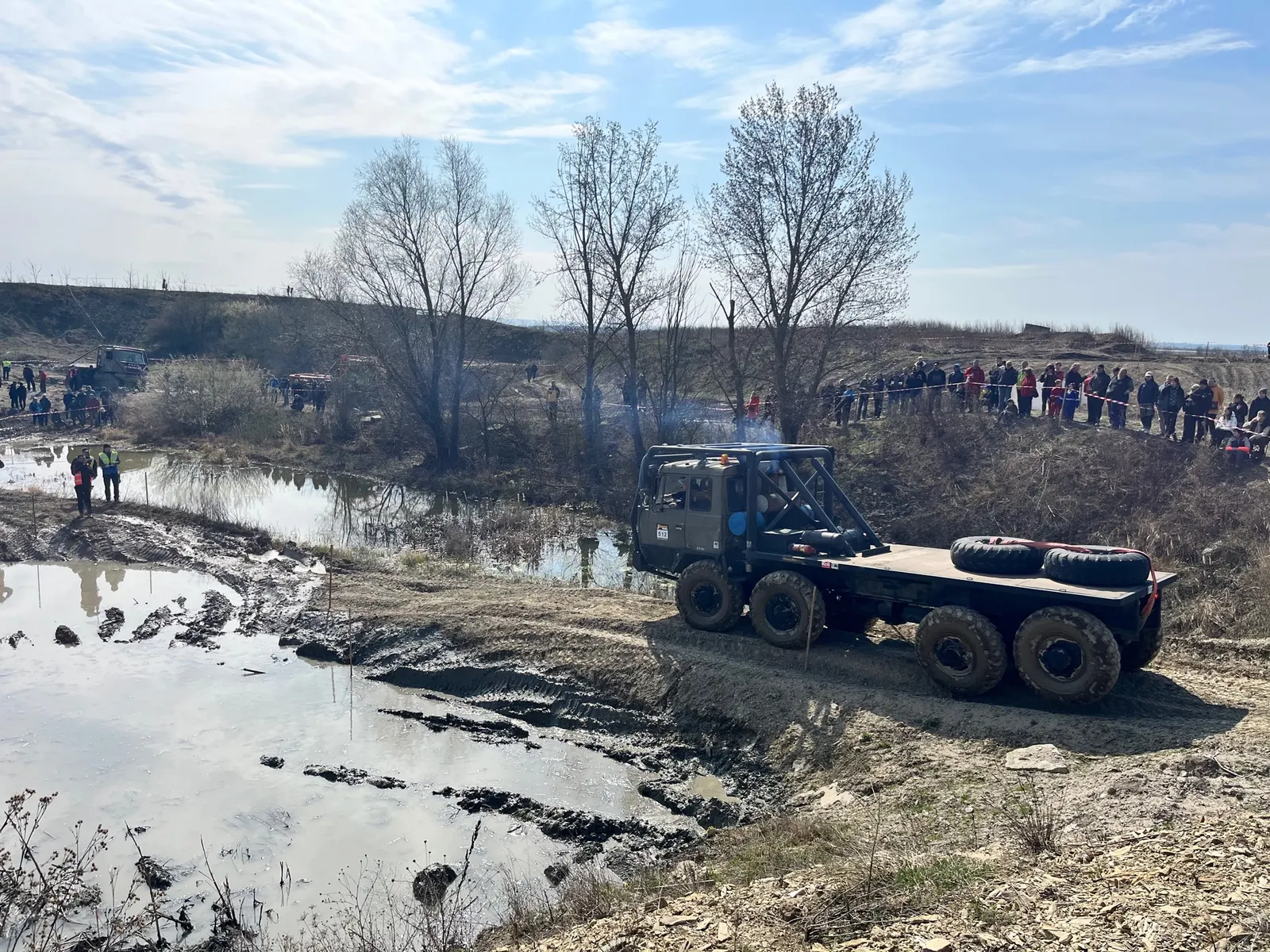 Truck Trial Milovice 2026 - snímek 5 (náklaďáky v terénu tankodromu)