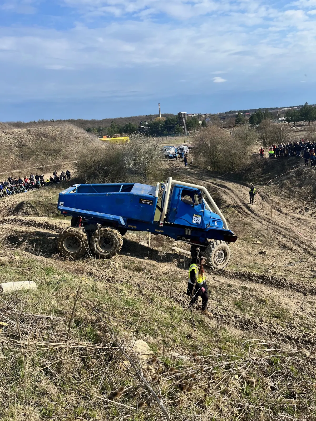 Truck Trial Milovice 2026 - snímek 9 (náklaďáky v terénu tankodromu)
